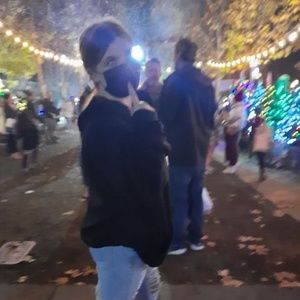 Meet your Posher, Bela